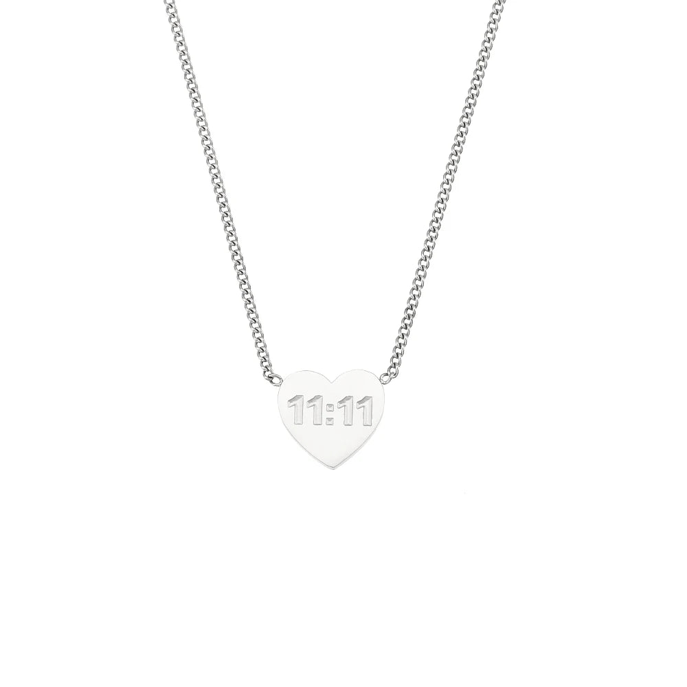 Colar Feminino Impermeável de Aço Inoxidável Banhado a Ouro 18K com Pingente Coração Número da Sorte Anjo 11:11