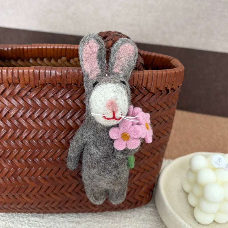 进口尼泊尔手工羊毛毡可爱小丑兔子包包挂件高品质玩偶钥匙扣礼物
