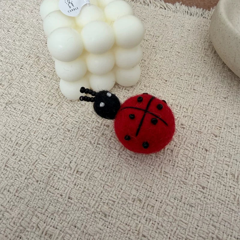 尼泊尔手工羊毛毡小羊胸针可爱动物卡通别针装饰包包毛衣配饰徽章
