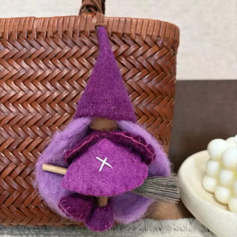 Nepalese handmade wool felt cute tiger coffee bag pendant animal keychain car pendant gift doll