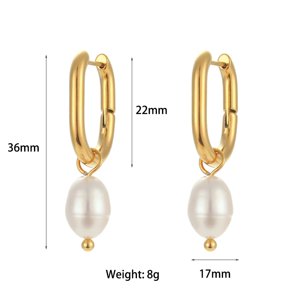 Brinco de Argola Dourado de Aço Inoxidável Antiferrugem à Prova D'Água com Pingente de Pérola de Água Doce em Formato de U Para Mulheres