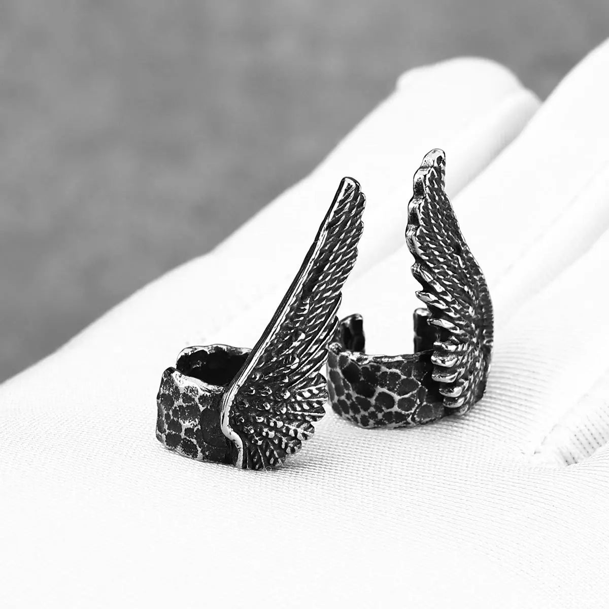 Antique Angel Wings Clip On Earrings For Men Women Stainless Steel Non Pierced Ear Clips Punk Gothic Unisex Designer Jewelry