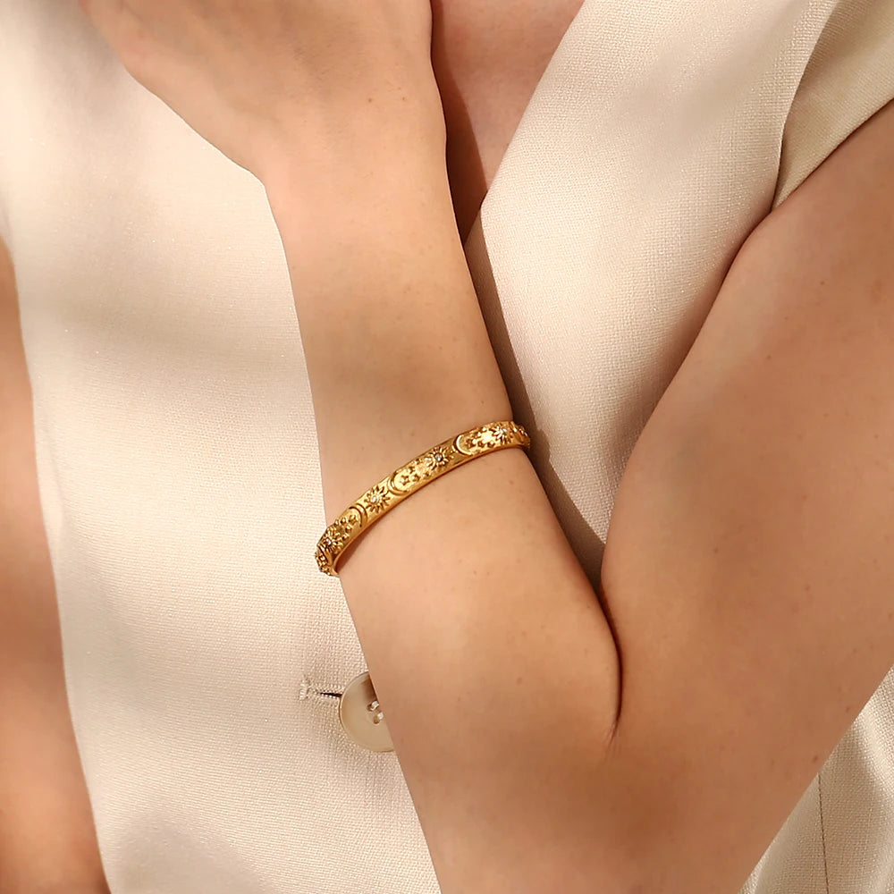Pulseira Clássica com Sol, Lua e Estrela, Banhada a Ouro 18K, Resistente a Manchas, Joia de Aço Inoxidável