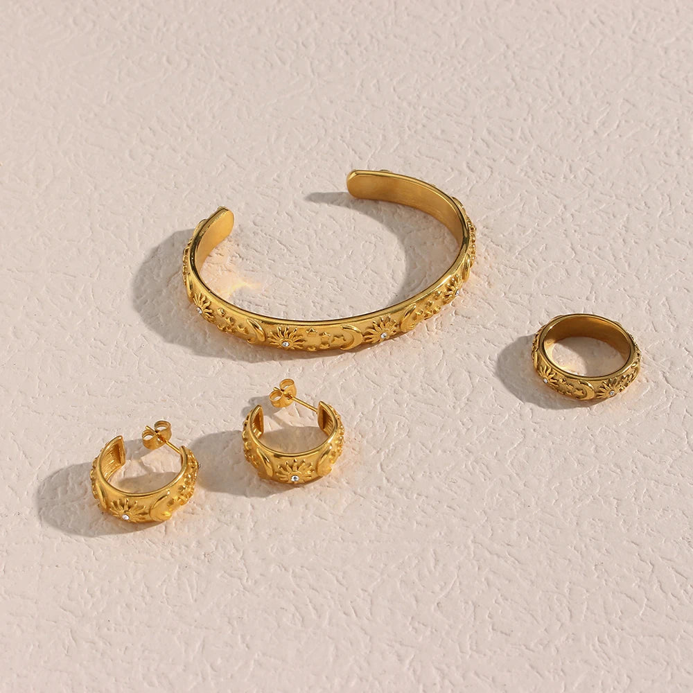Pulseira Clássica com Sol, Lua e Estrela, Banhada a Ouro 18K, Resistente a Manchas, Joia de Aço Inoxidável