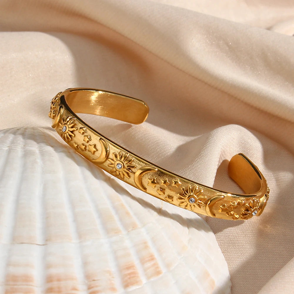 Pulseira Clássica com Sol, Lua e Estrela, Banhada a Ouro 18K, Resistente a Manchas, Joia de Aço Inoxidável