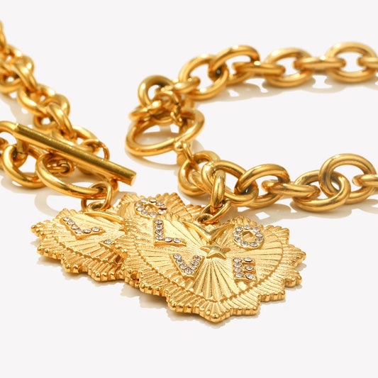 Conjunto de joias de aço inoxidável banhado a ouro 18K com fivela OT exagerada, strass "LOVE" coração, colar e pulseira.
