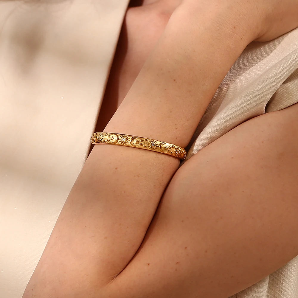 Pulseira Clássica com Sol, Lua e Estrela, Banhada a Ouro 18K, Resistente a Manchas, Joia de Aço Inoxidável